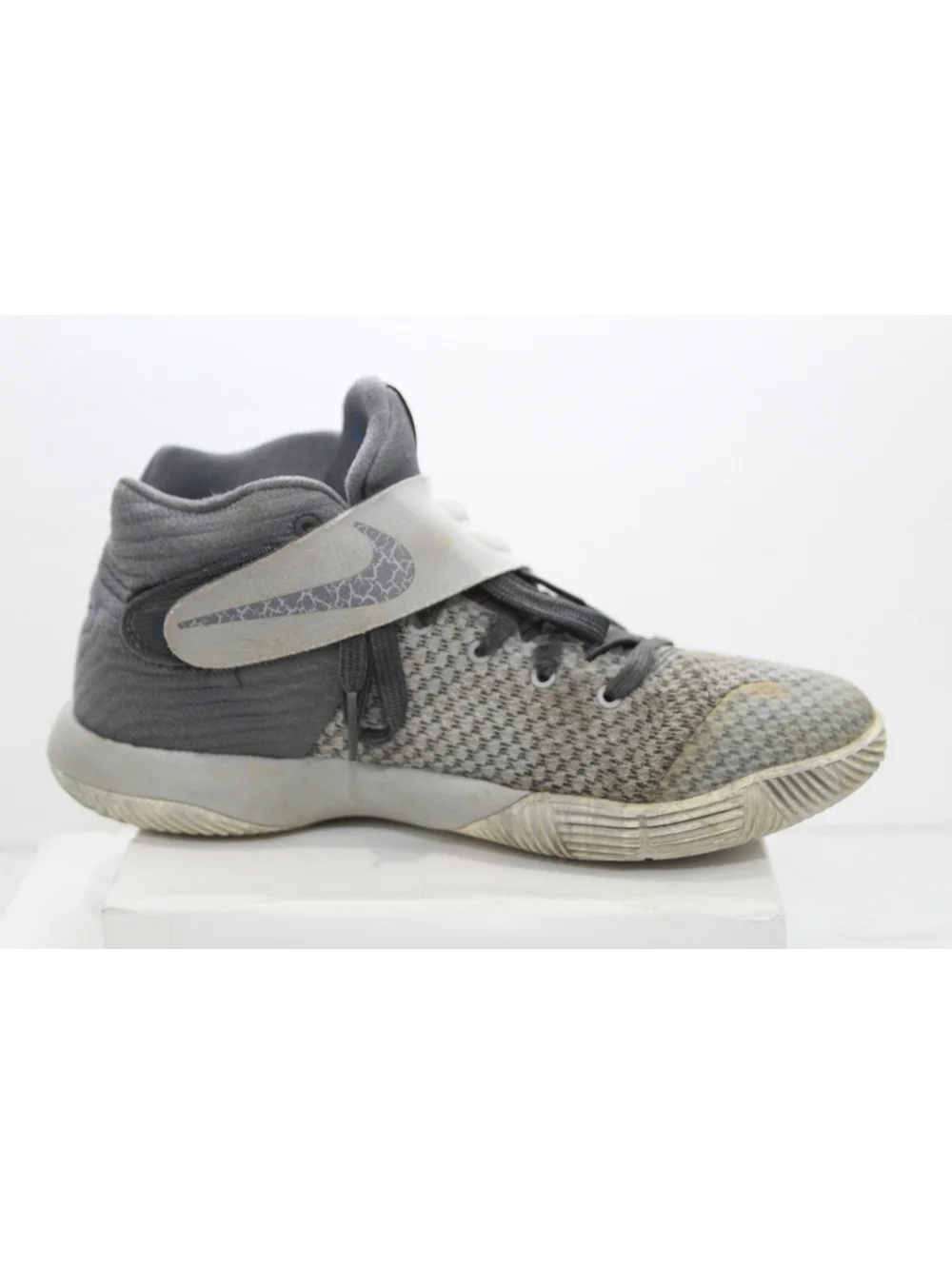 Nike Kyrie Irving 2 Sneakers 826673 Gray 2Tone Basketball Shoes Youth Size 5 Y